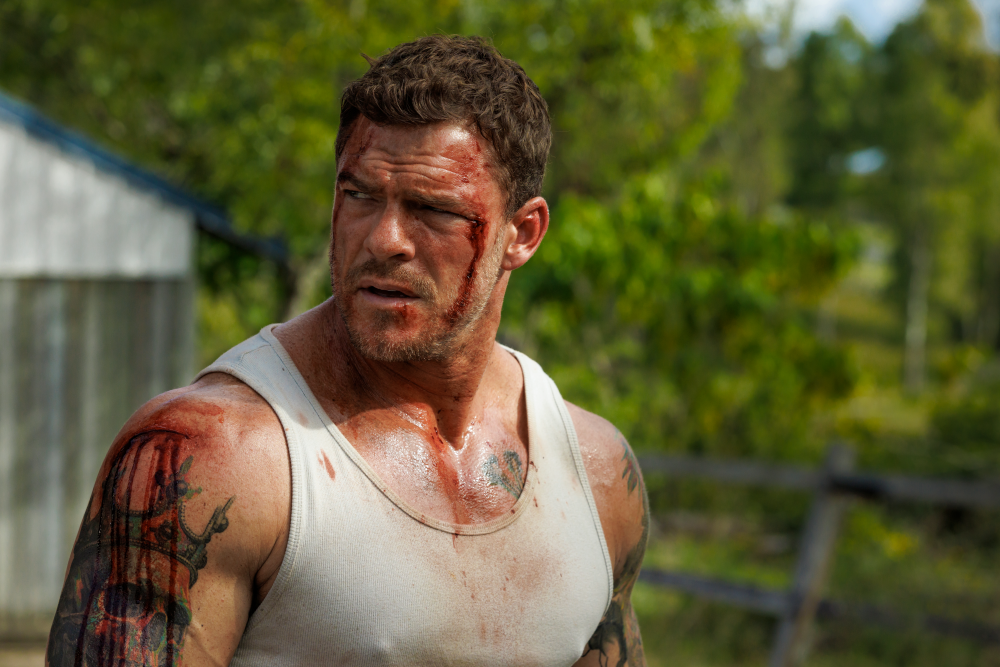 Misi Berisiko Tinggi Alan Ritchson di Runner: Dari Reacher ke Layar Lebar