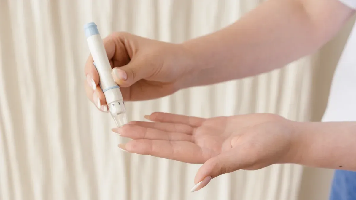 Sandal Pintar Glucowrap dan D-Sense: Saat Mahasiswa Mengubah Wearable Jadi Penjaga Kesehatan