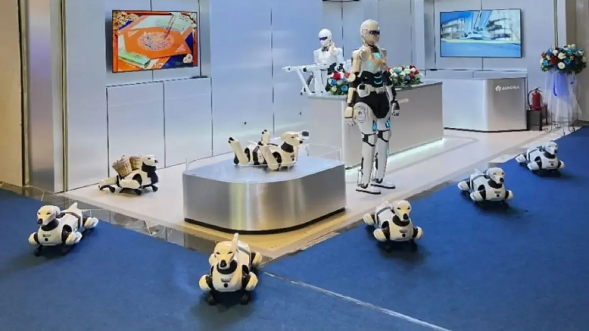 Robot Humanoid dan Hewan AI Hadir di AiMOGA Experience Store