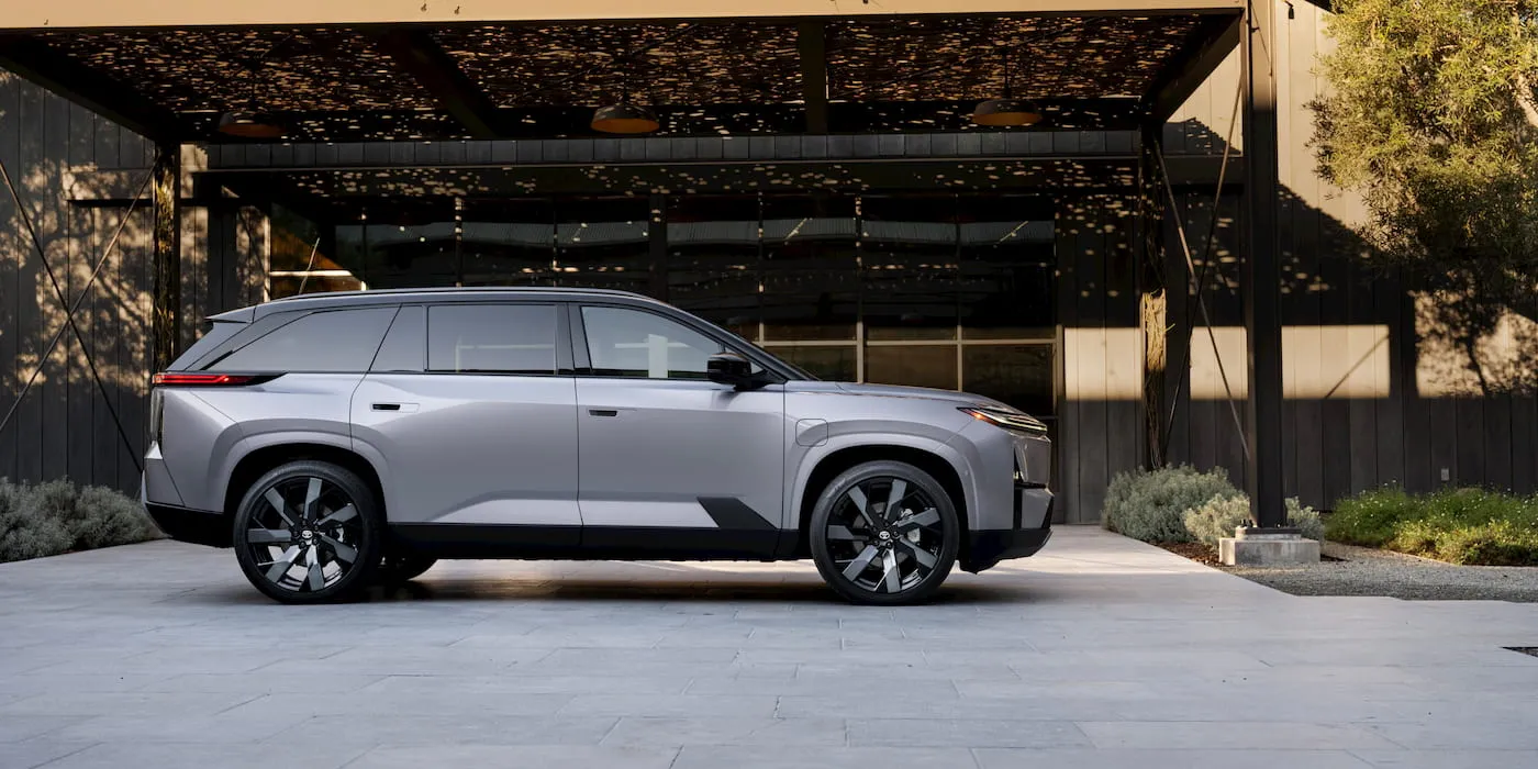 Toyota Perluas Strategi Triple-Powertrain: Hybrid, EV, dan Hidrogen