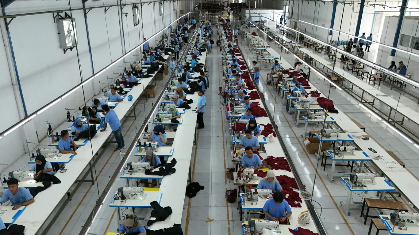 Fasilitas Produksi Modern: Menjaga Nyawa di Balik Pakaian Kerja