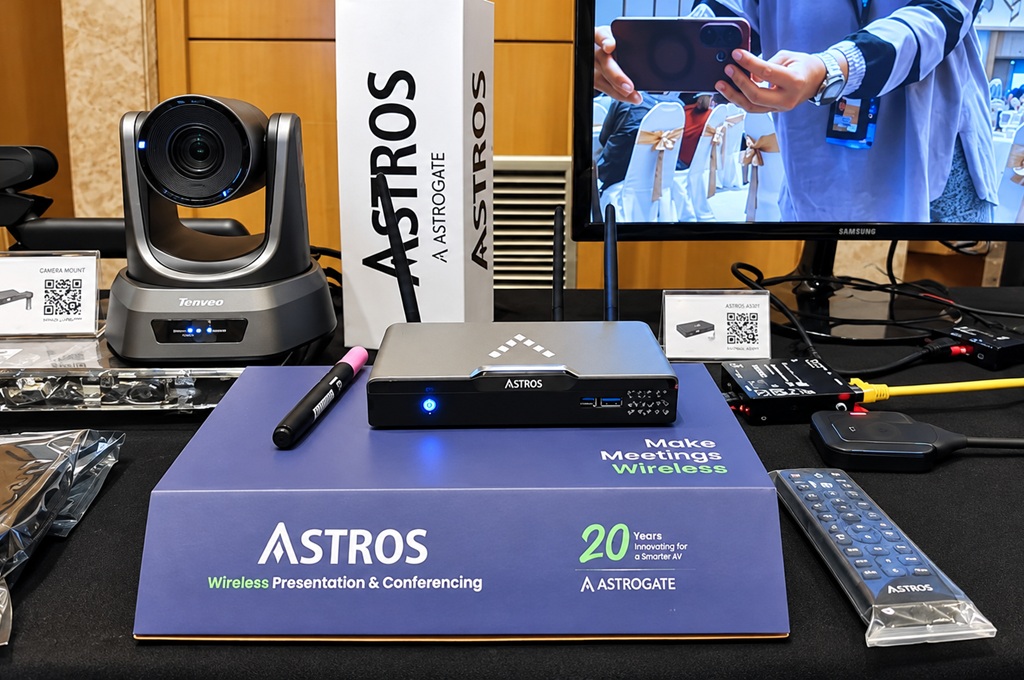 ASTROS AS-301: Docking Station Nirkabel dengan AI dan AR untuk Kantor Modern