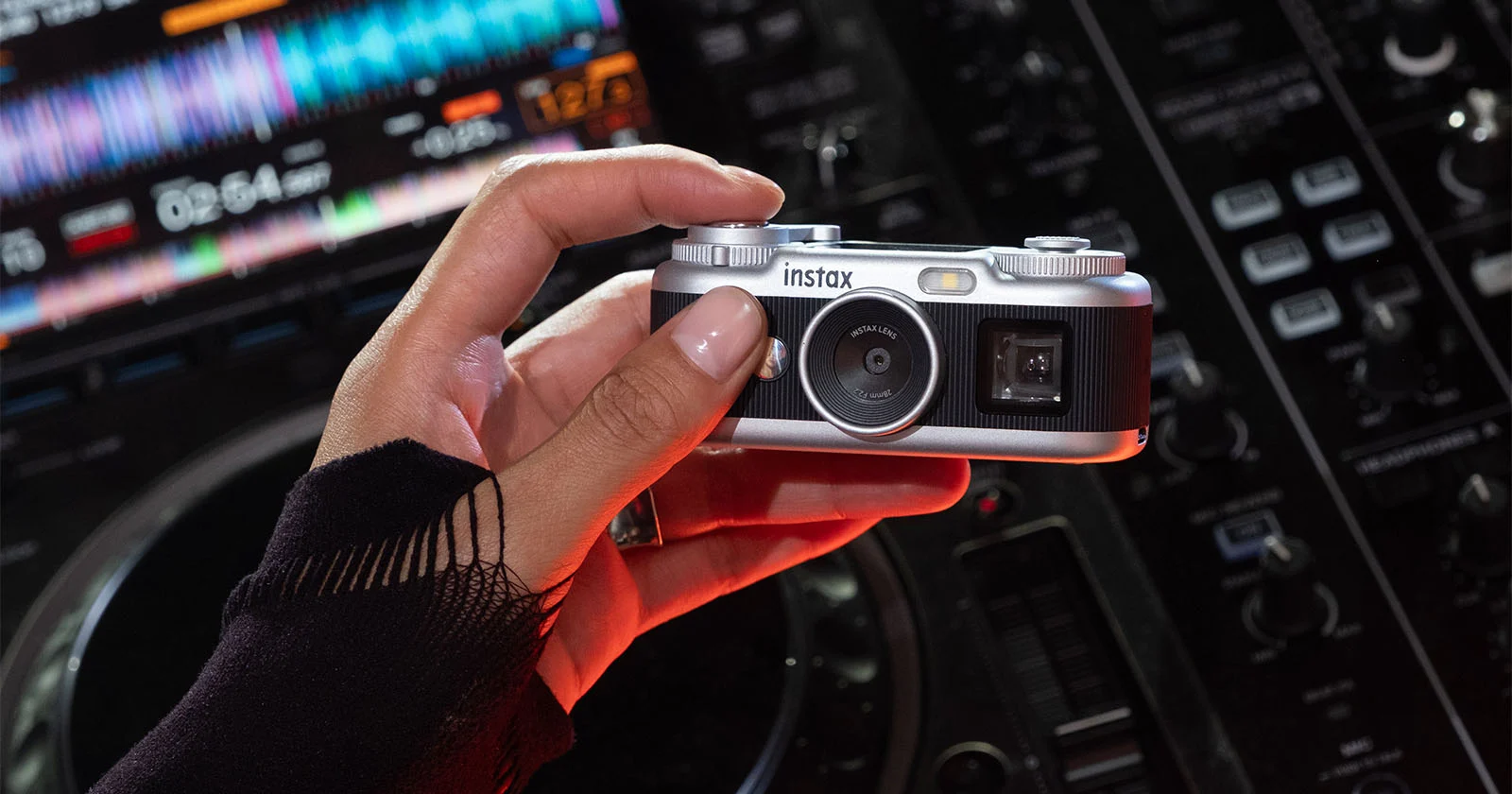 Fujifilm Instax Pal 2: Kamera Instan Retro untuk Era Gen Z