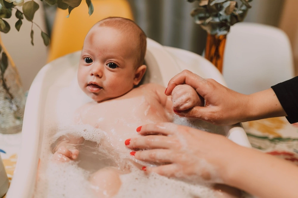 10 Hair & Body Wash Bayi Terbaik untuk Kulit Sensitif