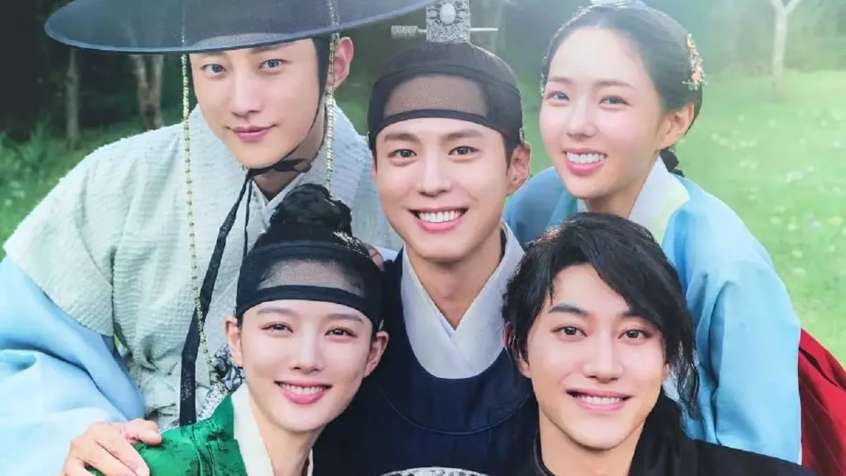 Pemain Love in the Moonlight Kembali Bersinar dalam Variety Show Spesial