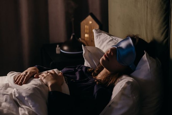 5 Kebiasaan Sehari-hari yang Mempercepat Penuaan Kulit dan Cara Memperbaikinya