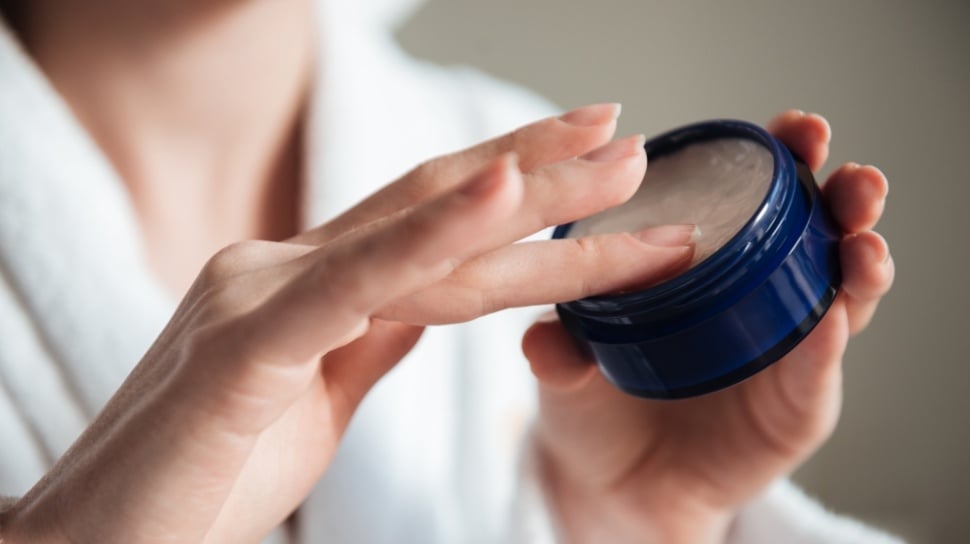 Krim Pemutih Ilegal di E-Commerce: Racun Merkuri yang Dianggap Skincare