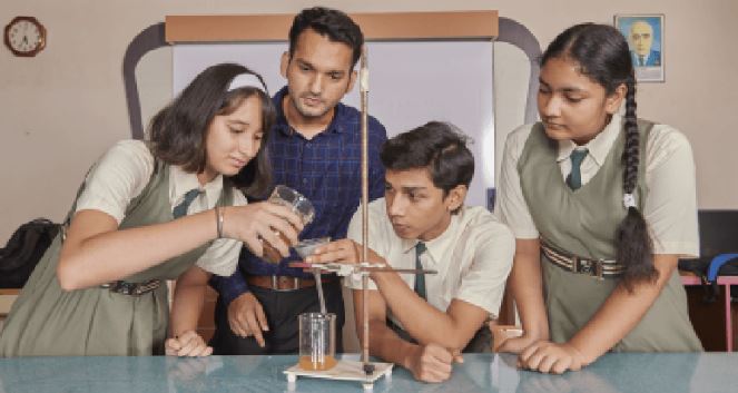 Pembelajaran Berbasis Pengalaman: Saat Kelas Jadi Ruang Eksperimen Aktif