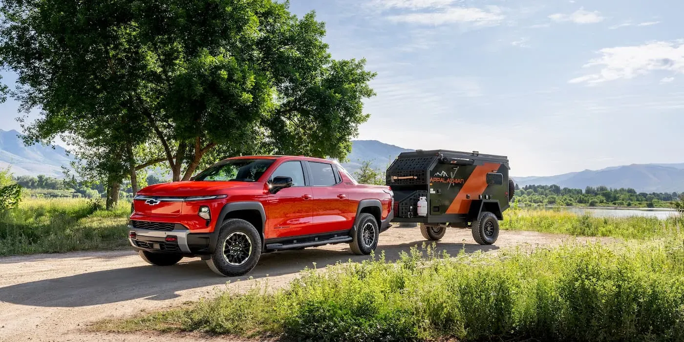 Pikap Listrik Full-Size: Chevy Silverado EV vs Tesla Cybertruck