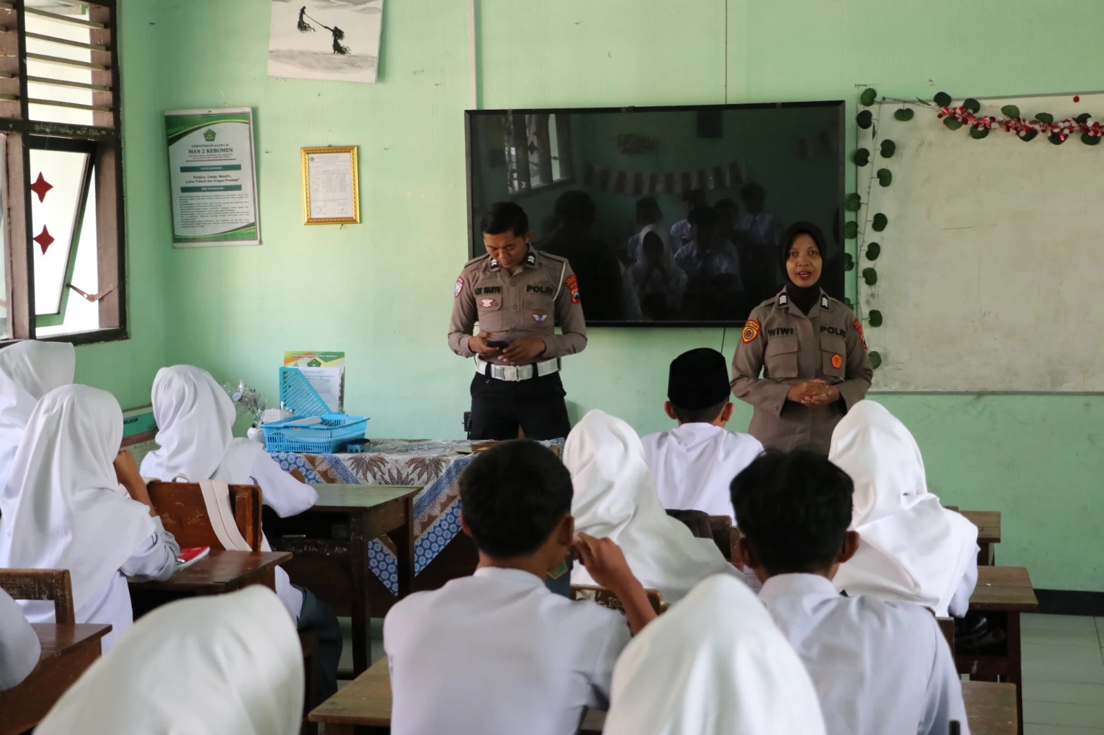 Polisi dan Sekolah Bekali Pelajar Kritis Hadapi Deepfake dan Hoaks AI