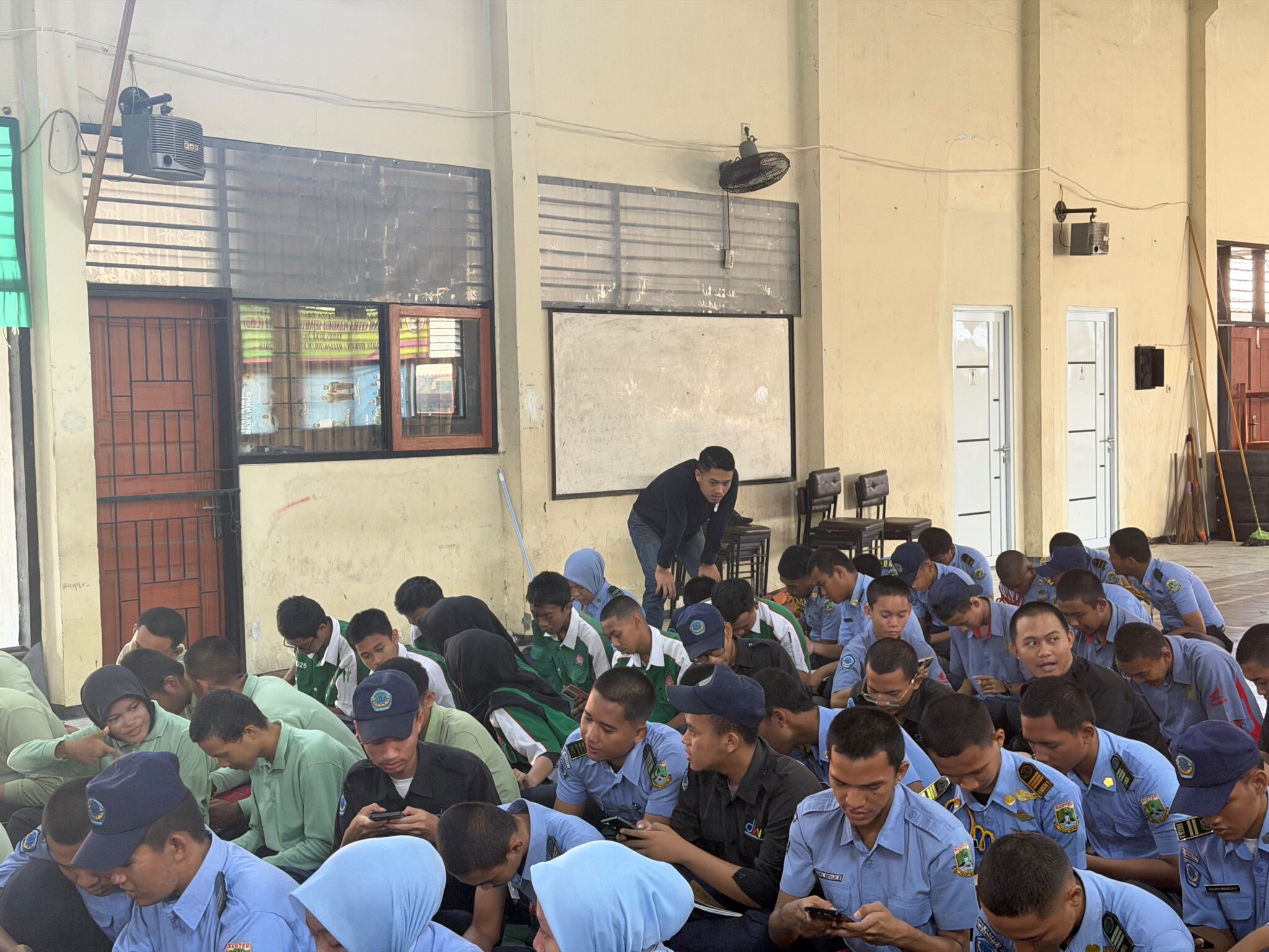Program Literasi AI di SMA/SMK: Mengajar Bijak Sebelum Mahir