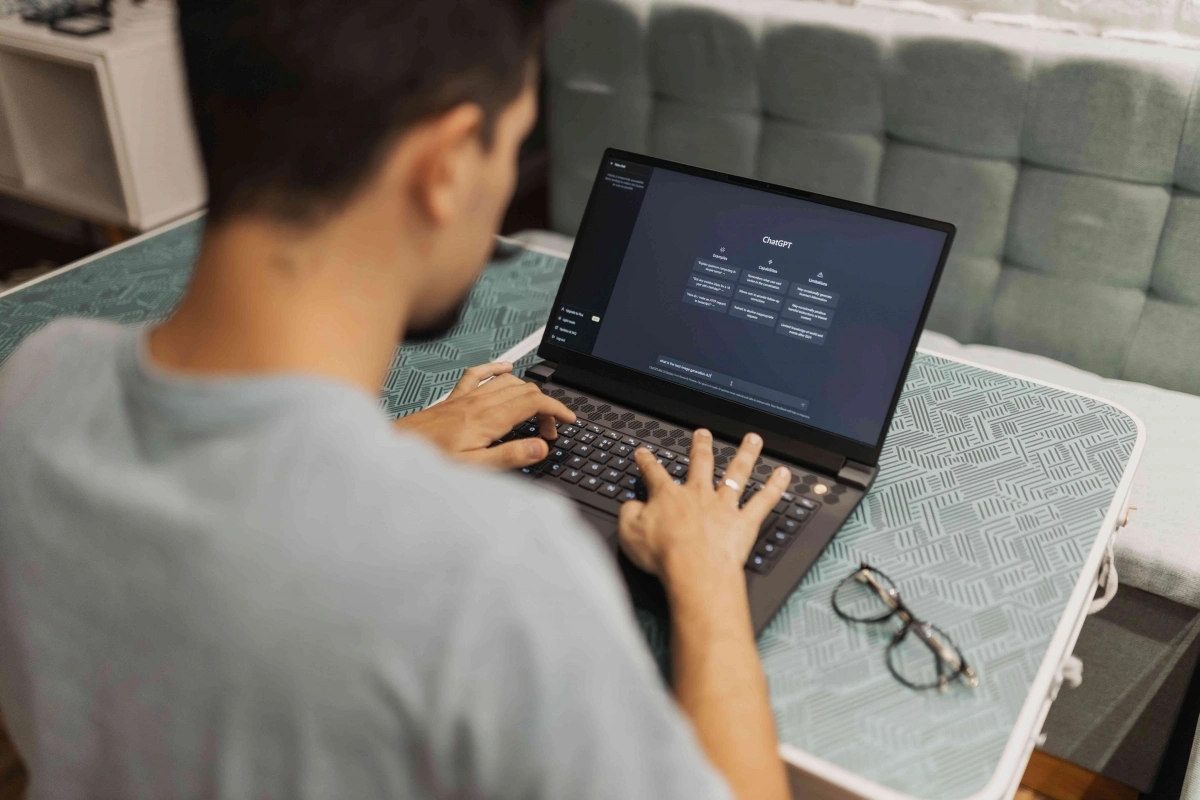 AI Lokal vs Cloud: Pilih yang Mana untuk Efisiensi Maksimal