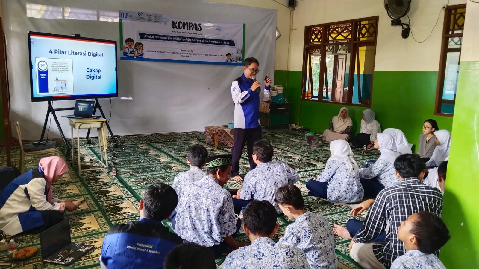 Sekolah Ajarkan Cara Aman Bermedia Sosial Sejak Dini