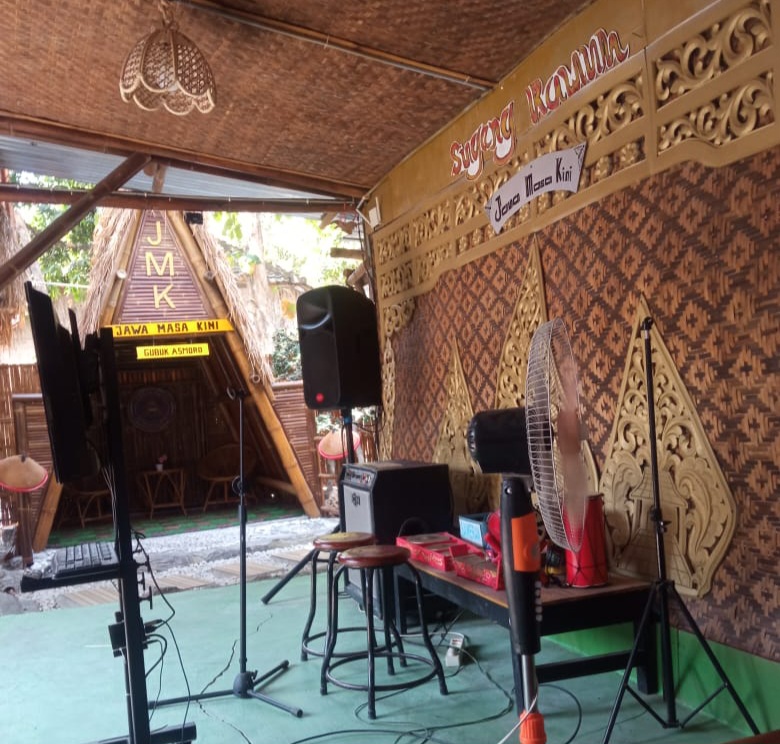 Warung Nuansa Jawa: Tradisi Klasik, Menu Kekinian