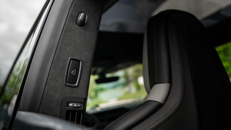 Porsche Cayenne Listrik: Wireless Charging 11 kW dan Definisi Baru Luxury