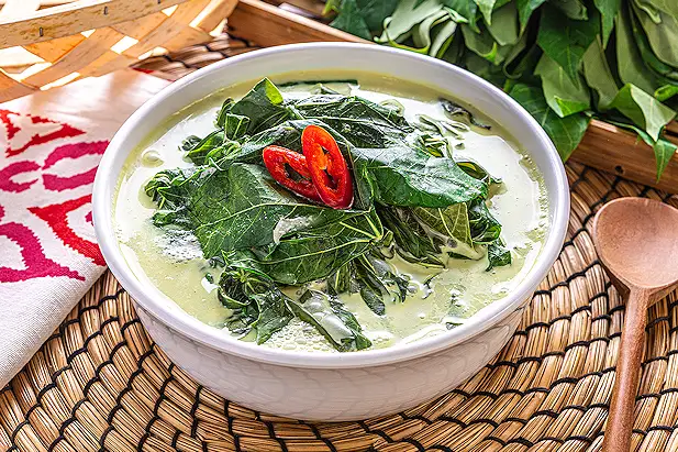 Gulai Kangkung vs Opor Daun Singkong: Pertarungan Kuah Santan Gurih