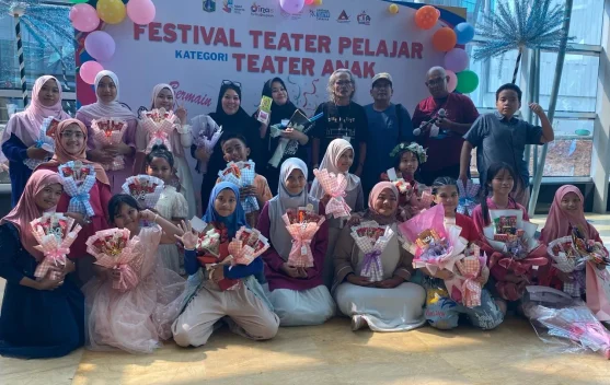 Dari Layar Kecil ke Wayang: Anak Modern Memilih Panggung Tradisi