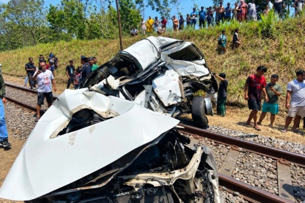 Kecelakaan Perlintasan Kereta Meningkat: Sistem Gagal Lindungi Pengguna Jalan