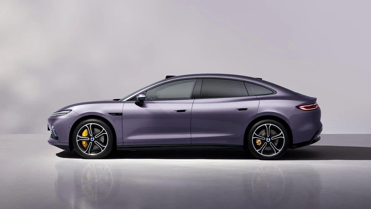 Denza Z9S: Sedan Listrik 1.100 km yang Menantang Batas