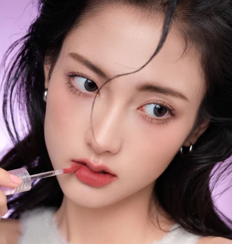 Lip Velvet: Bibir Plush, Warna Segar, Rasa Super Ringan