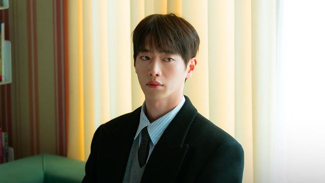 Seo Kang Jun dan Ahn Eun Jin: Menggenggam Cinta Rumit di A Love Other Than Yours