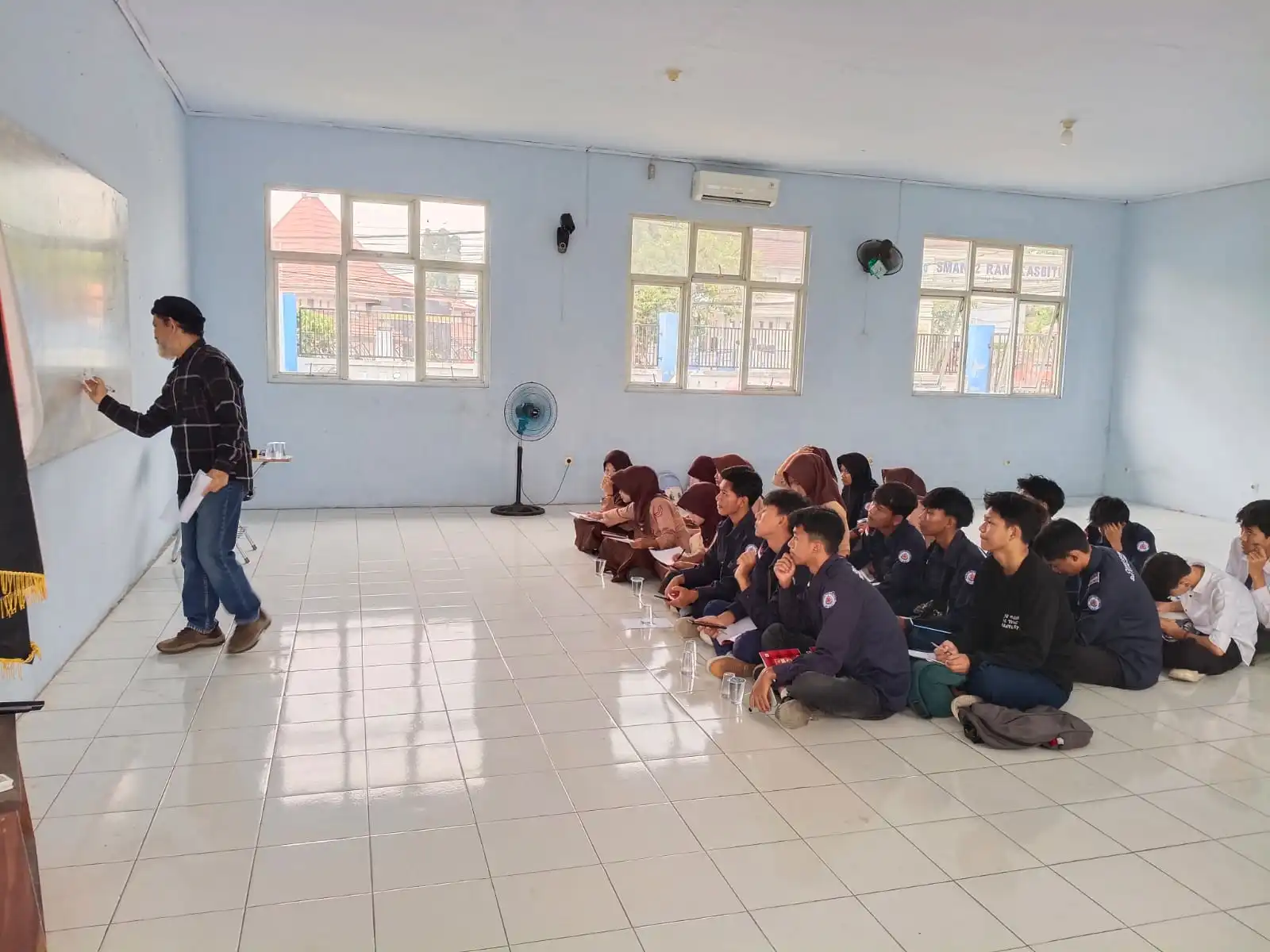 Persiapan Kerja Siswa SMK: Pembekalan, PKL, dan Uji Kompetensi Terstruktur