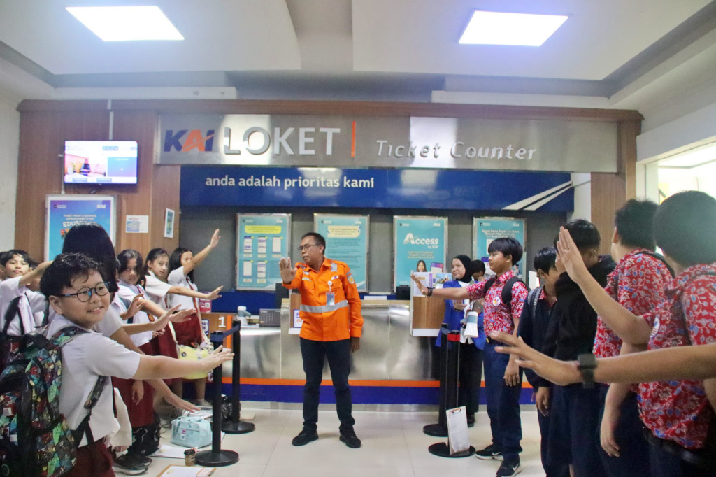 Naik Kereta Sambil Belajar: Eduspoor dan Whoosh Mencetak Generasi Cinta Transportasi Publik