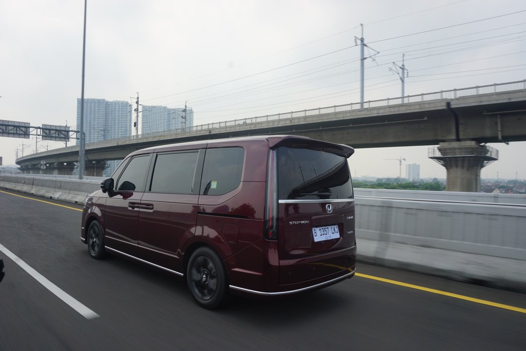 Honda Step WGN e:HEV, MPV 7-Seater Hybrid Serba Fleksibel