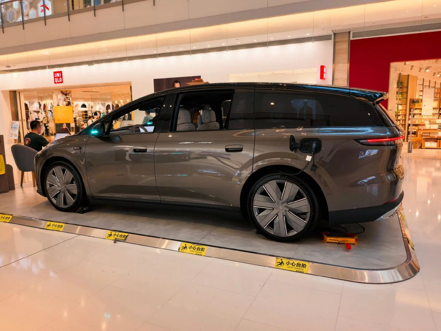 Li Auto i9: SUV Listrik Aerodinamis yang Ingin Jadi Ruang Keluarga Beroda