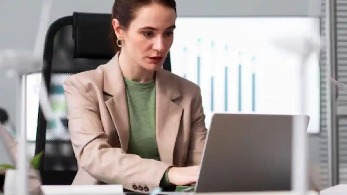 Microsoft 365 Copilot dan SharePoint Agents: Otak Baru Manajemen Dokumen Enterprise