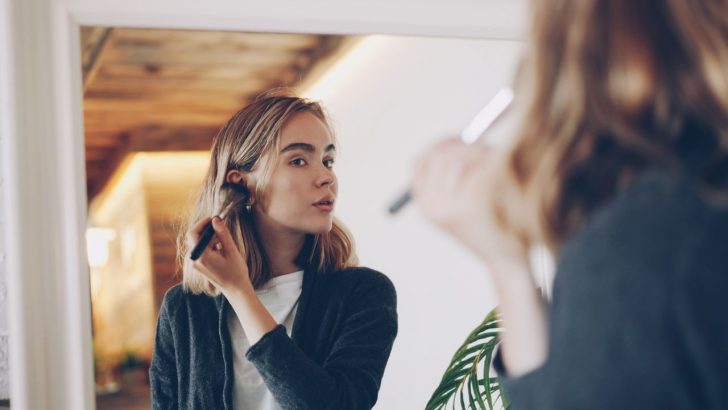 5 Kesalahan Makeup untuk Kulit Matang yang Bikin Wajah Terlihat Lebih Tua