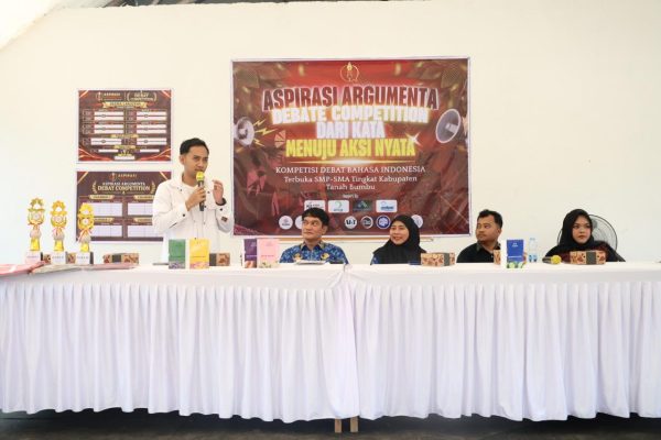 Kompetisi Kepemimpinan dan Debat Siswa Bentuk Generasi Berkarakter