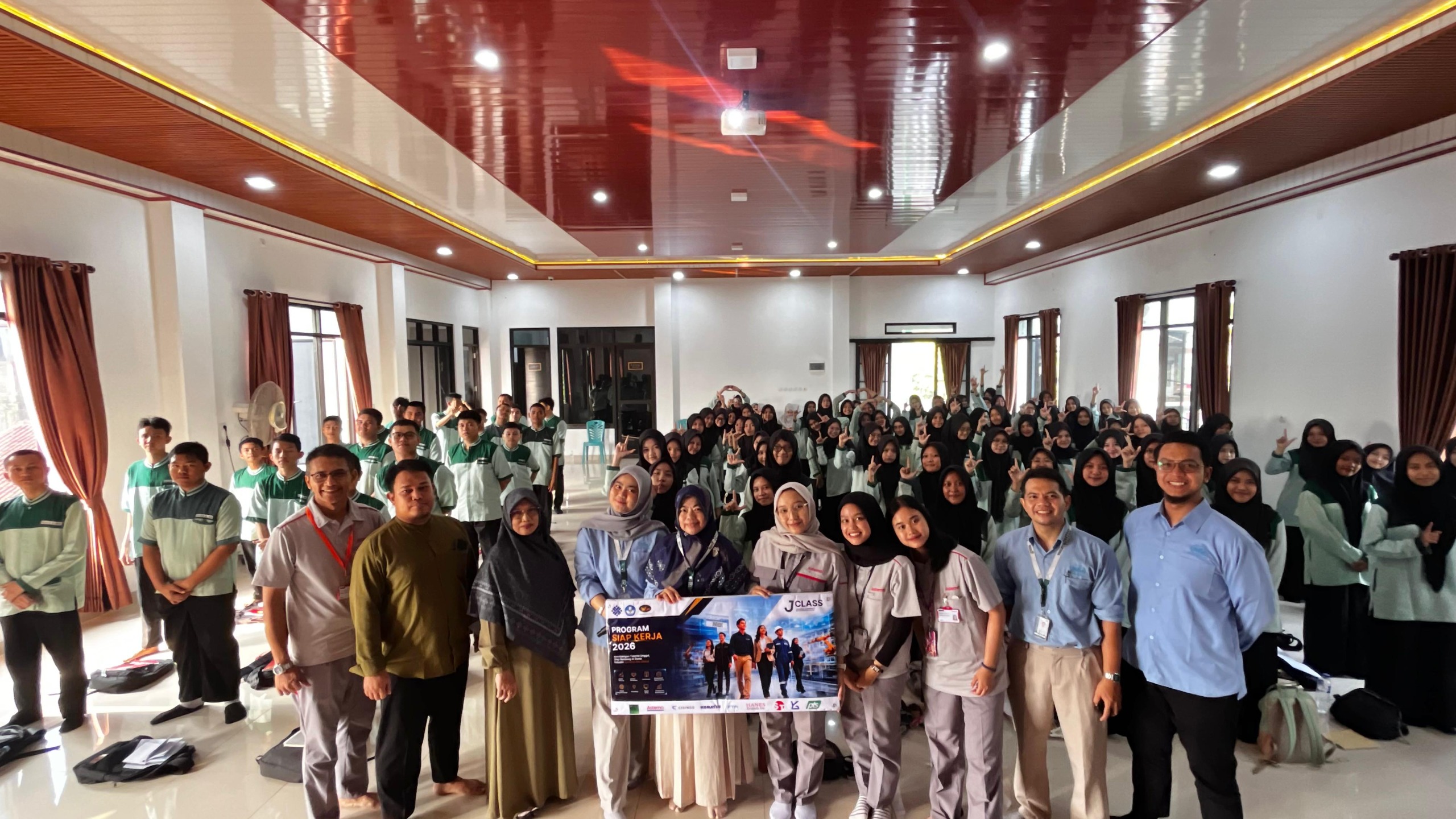 Menjembatani Kesenjangan Kompetensi Lewat Kemitraan SMK-Industri