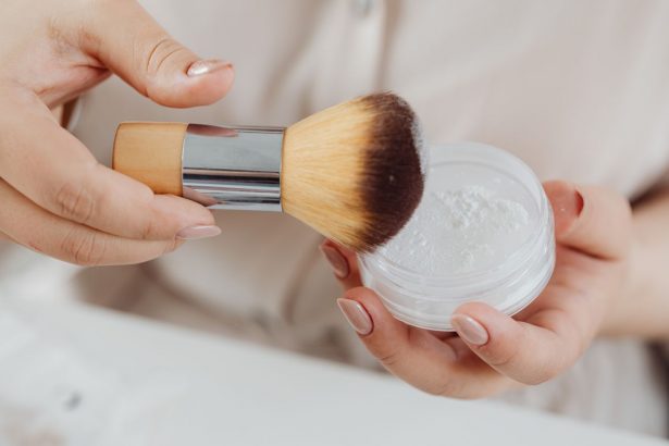 5 Kesalahan Makeup untuk Kulit Matang yang Bikin Wajah Terlihat Lebih Tua