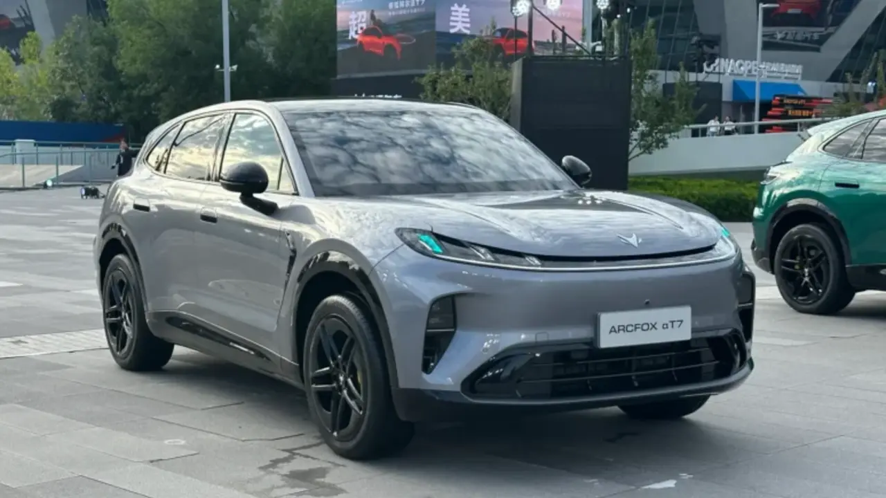 Rekor Penjualan NEV: ArcFox Alpha T7 dan Geely Galaxy Zhanjian 700