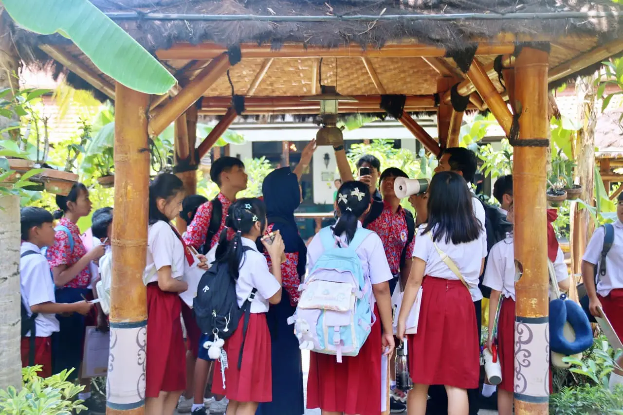 Naik Kereta Sambil Belajar: Eduspoor dan Whoosh Mencetak Generasi Cinta Transportasi Publik