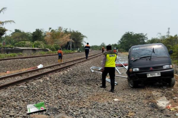 Kecelakaan Perlintasan Kereta Meningkat: Sistem Gagal Lindungi Pengguna Jalan