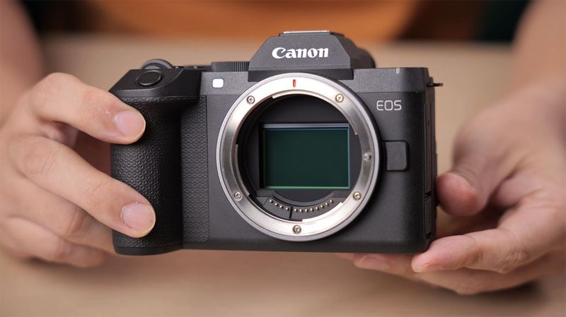 Canon EOS R8 Mark II: Full-Frame Ringkas untuk Live Streaming