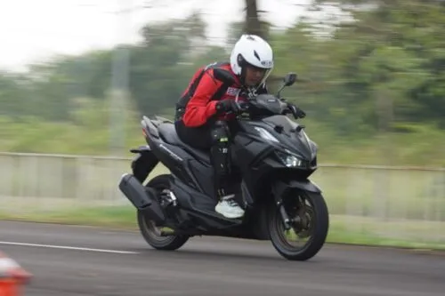 Honda Vario 160 Evo vs Aerox Alpha Turbo: Mana Skutik 160cc Terbaik untuk Kota?