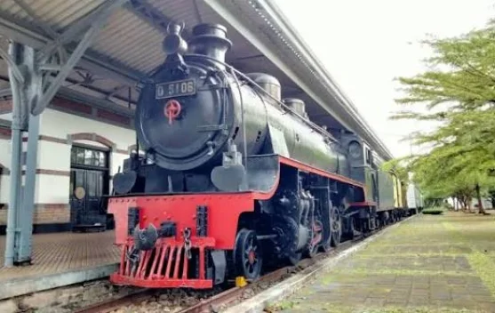 Museum Kereta Api dan Stasiun Bersejarah di Tengah Transportasi Modern