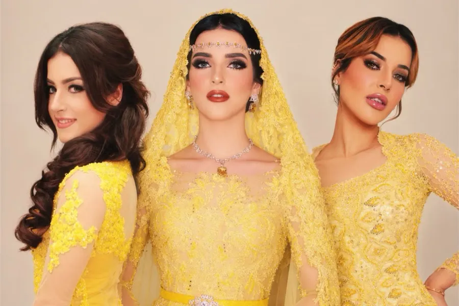 Makeup Bold untuk Acara Istimewa dengan Lipstik Berani
