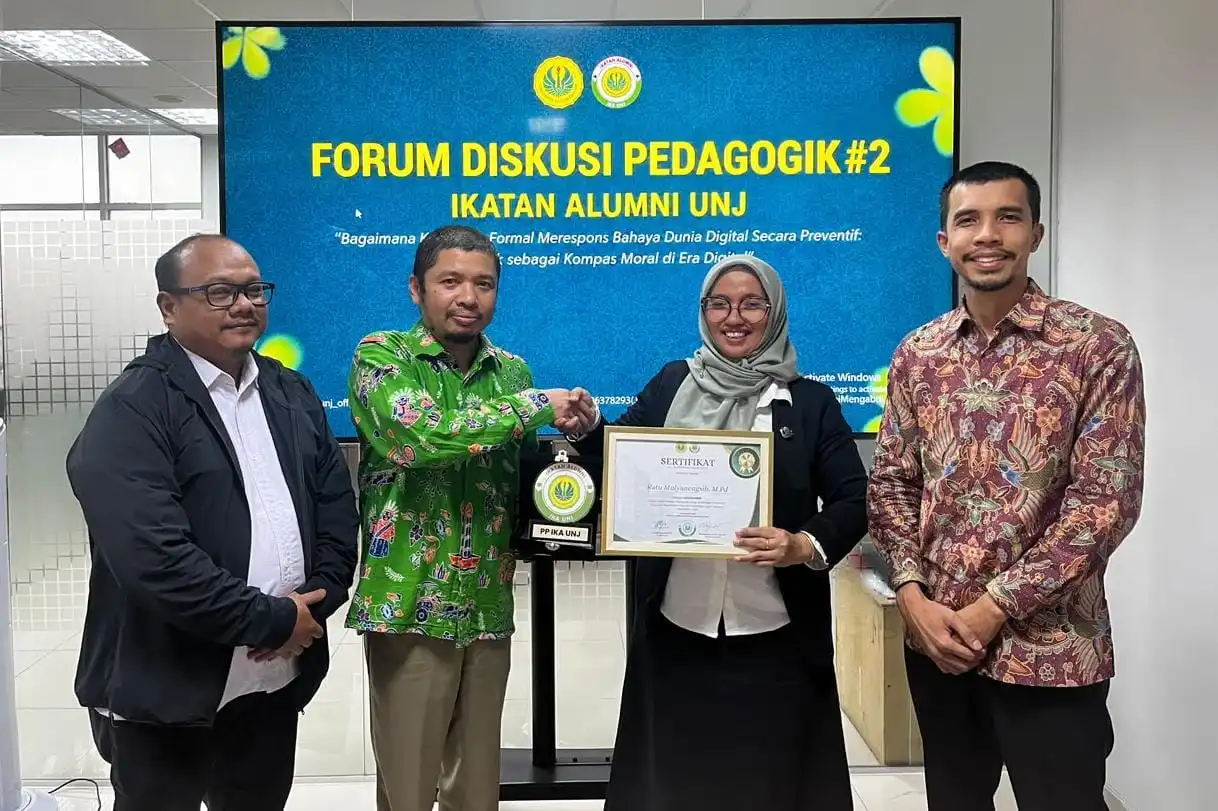 Program Literasi Digital dan AI untuk Guru: Strategi Sekolah Memimpin Era Teknologi