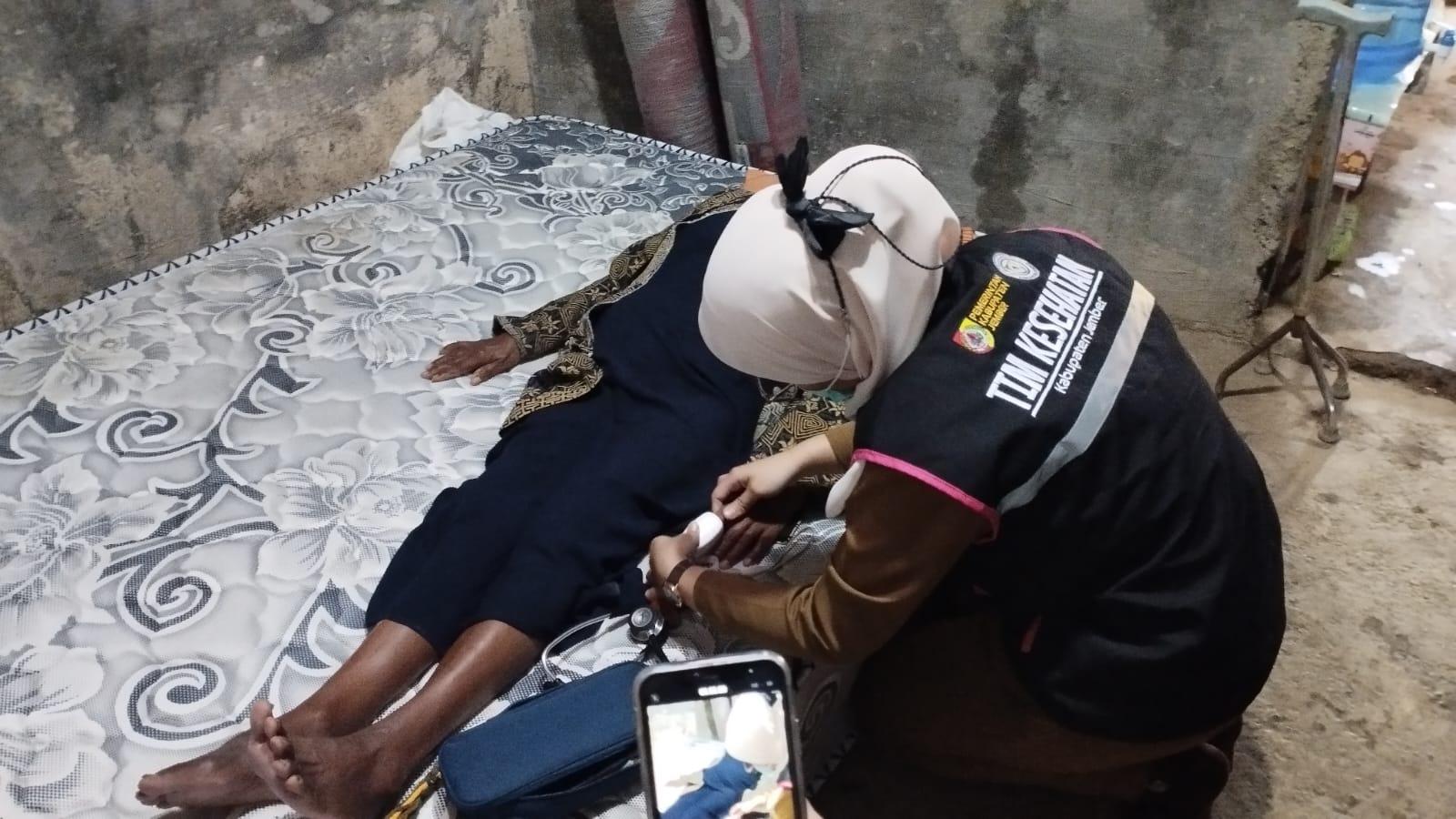 Dokter Keliling dan Home Care: Menjebol Tembok Akses Kesehatan Terpencil
