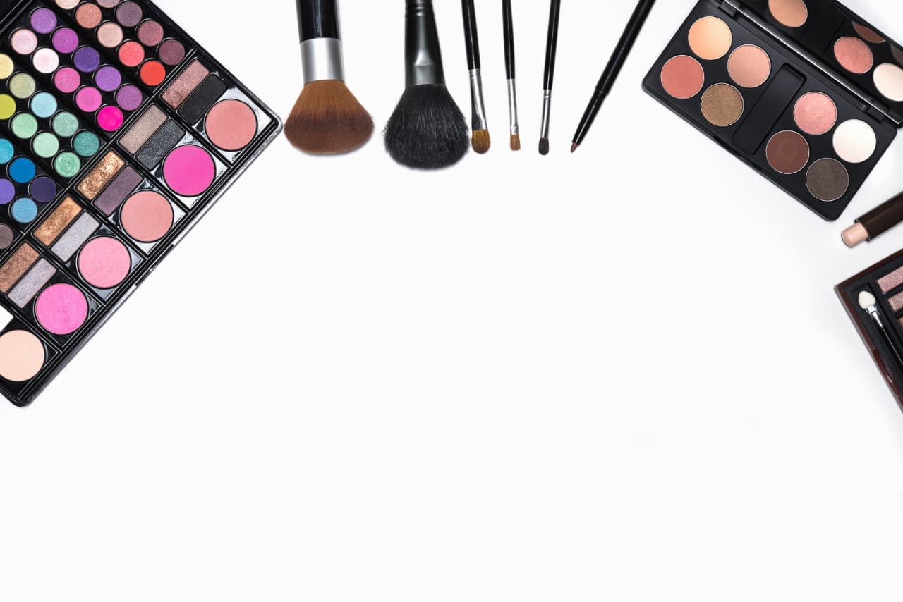 Trik Makeup Tahan Seharian di Cuaca Panas