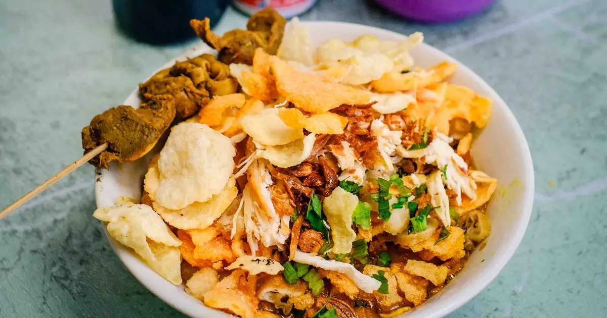 Bubur Ayam dan Batagor: Jalanan yang Menjadi Bintang Dunia