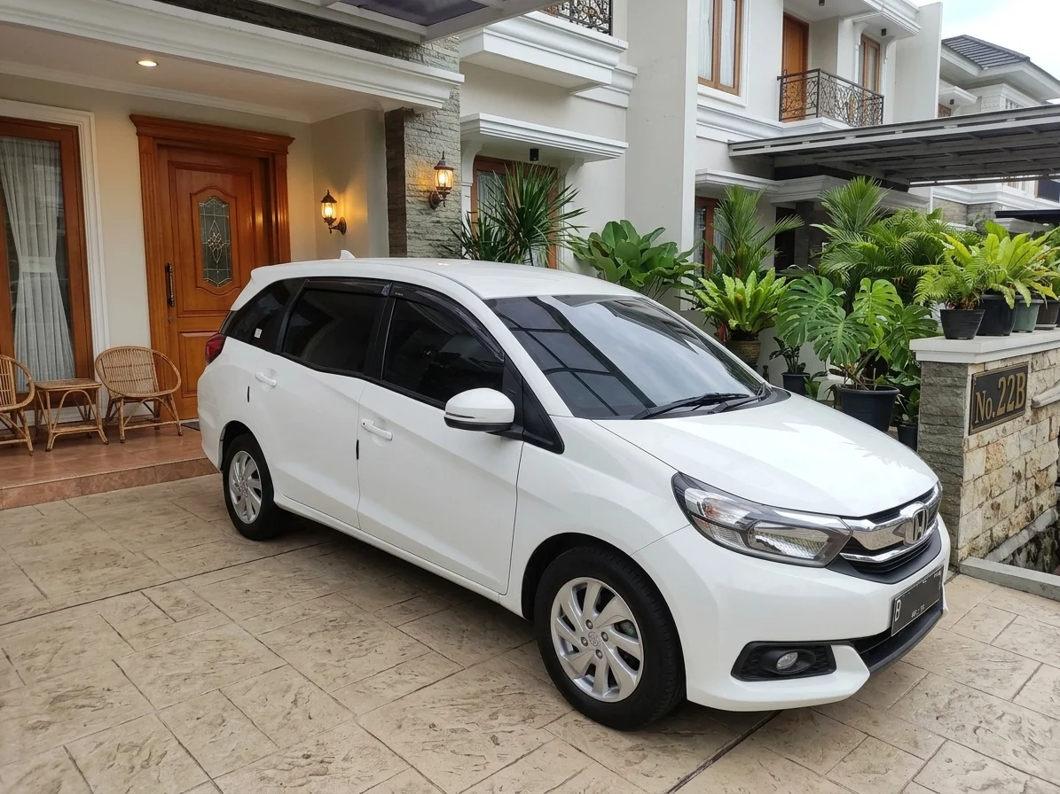 Honda Freed vs Mobilio Bekas: MPV Keluarga Hemat Mana yang Lebih Masuk Akal?