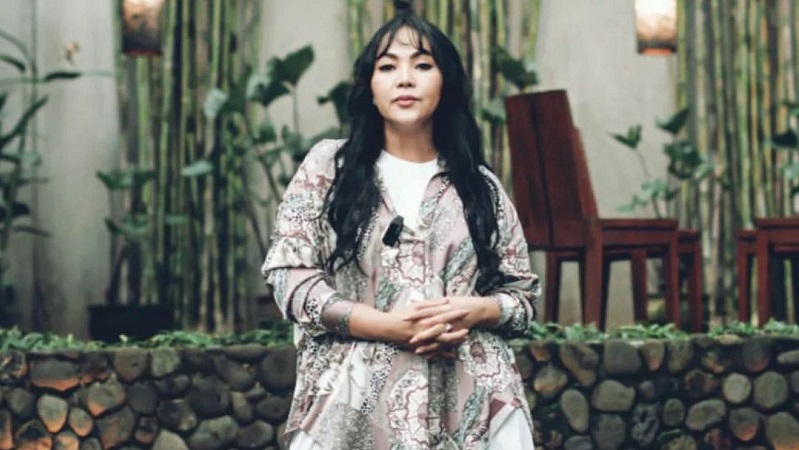 Dari Idola Era 90-an ke Sinden OVJ: Karier Dewi Gita