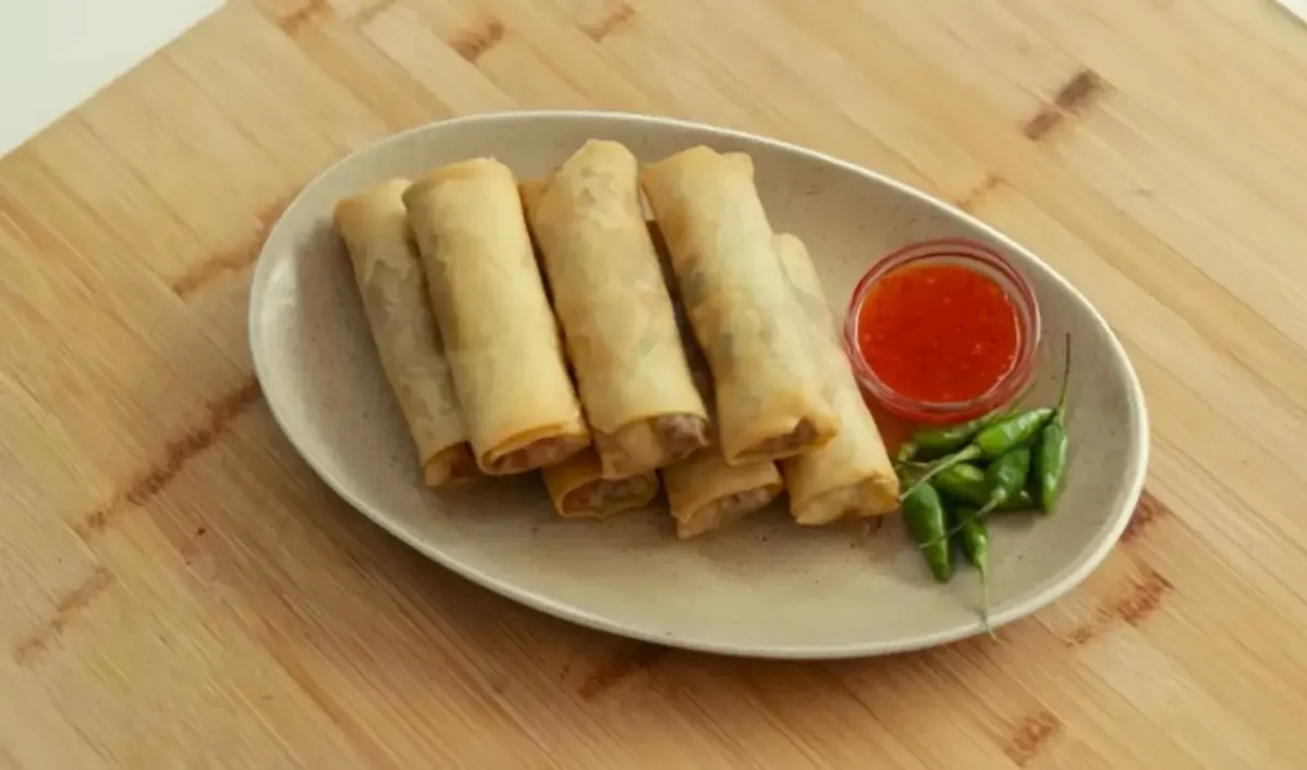 Tiga Variasi Lumpia Renyah: Rebung, Udang, dan Ayam Jamur