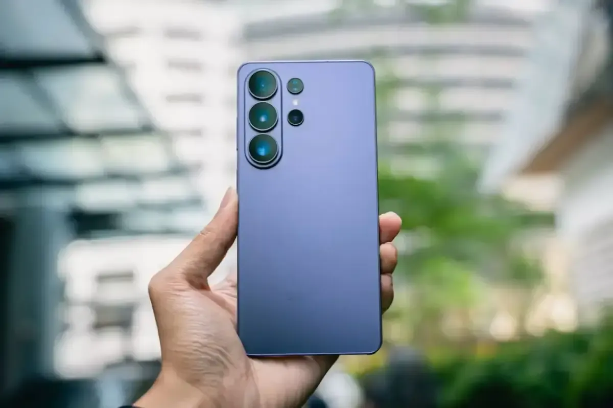 Perbandingan Lengkap HP Flagship September: S26 Ultra, iPhone 18 Pro, dan POCO F9 Ultra