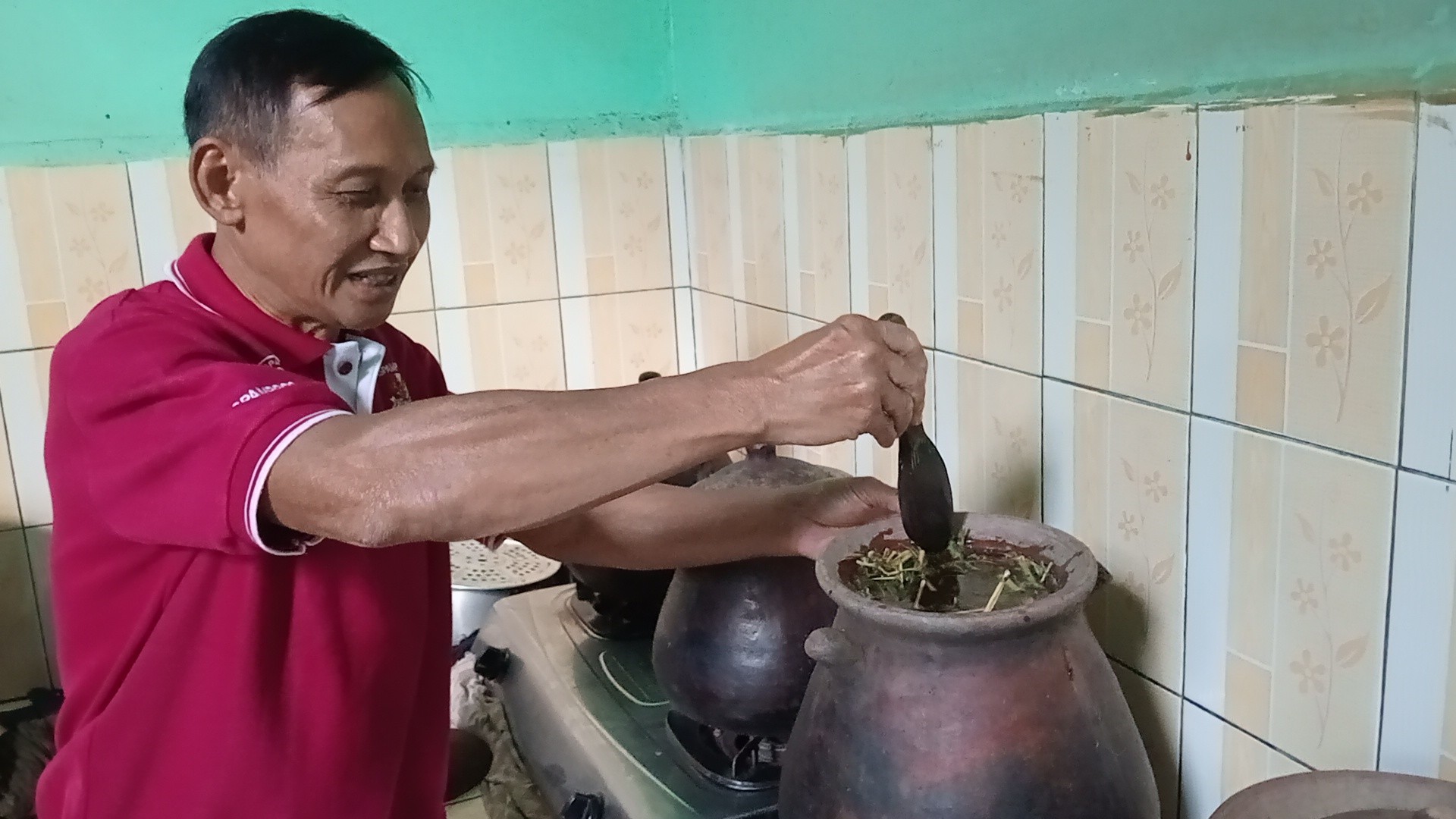 Dari Kebun Sunyi ke Sentra Herbal: Warisan Botani Haji Slamet dan Nora